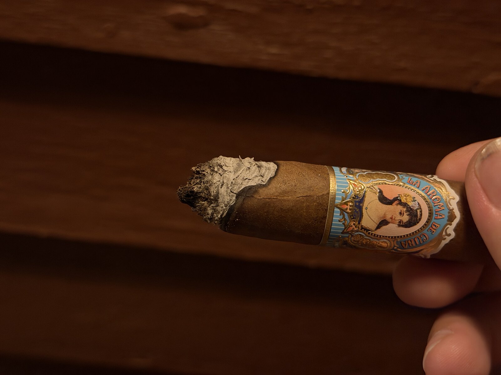Badly uneven, one-sided burn on the Mi Amor near the end, one side burned far ahead of the other