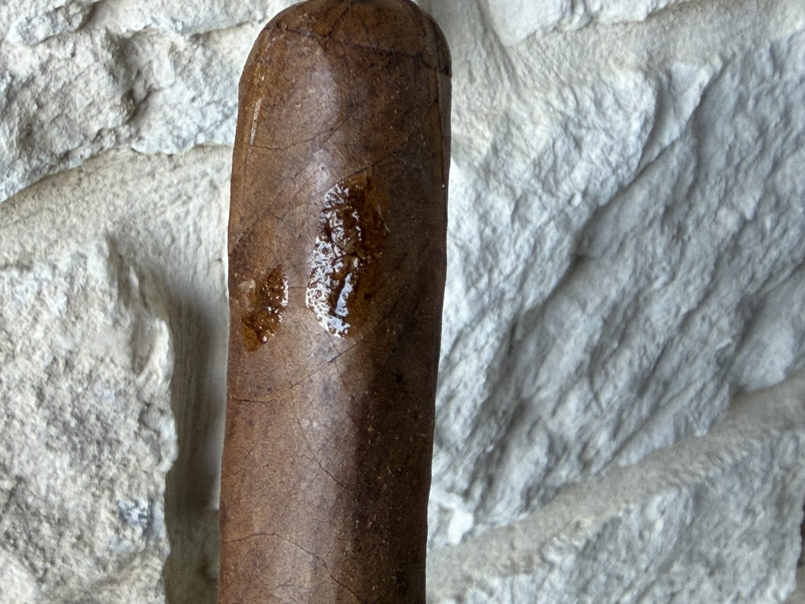 Cigar glue drying in shiny spots on the Padrón 2000 Maduro wrapper repair