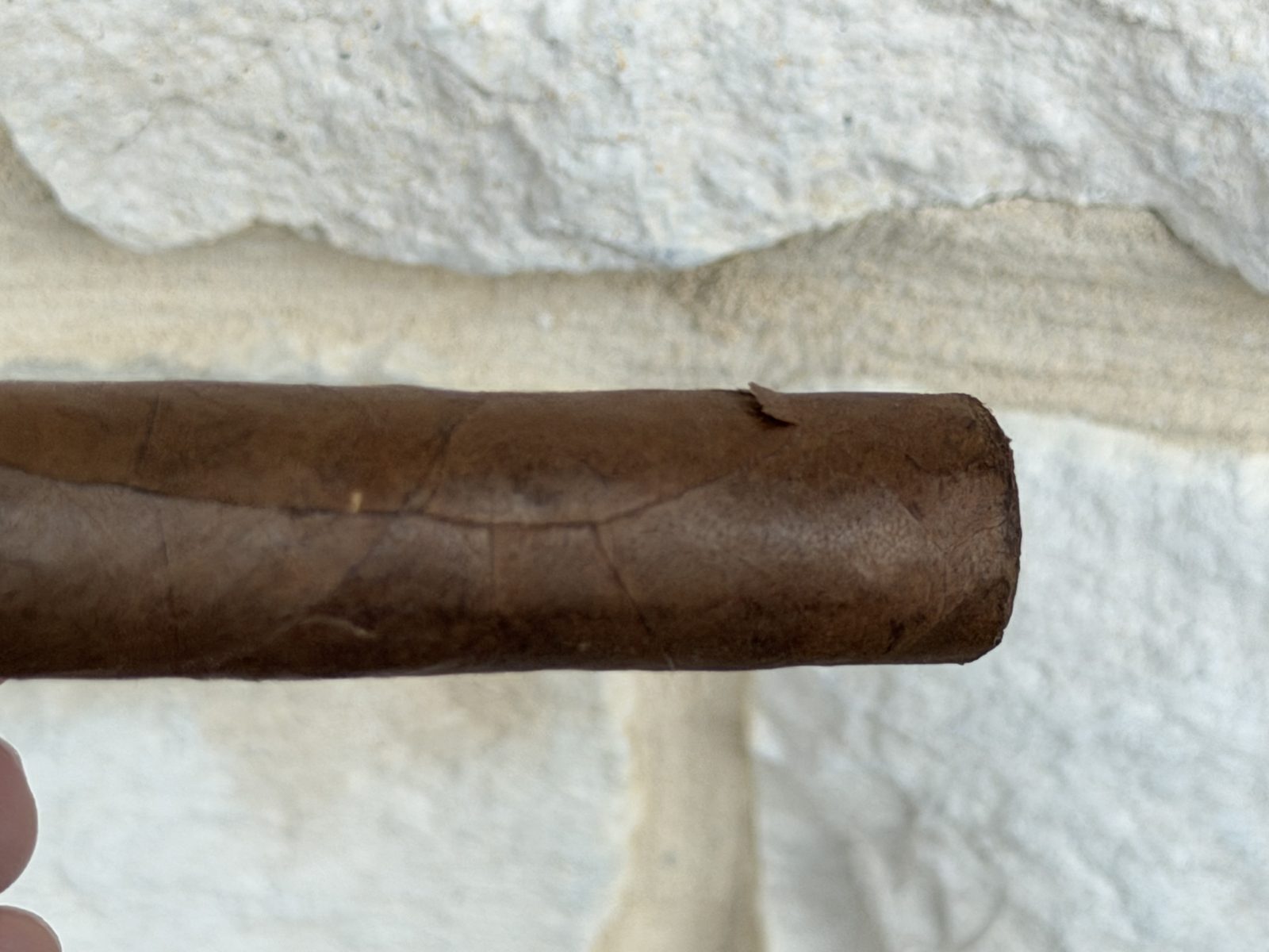 Close-up of the La Historia Silk near the foot showing a small flap of wrapper leaf torn up where the foot band was glued to it